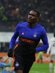 Read more about the article Inter Milan Pesta Gol! Nerazzurri Menang Telak Atas Pisa 6-2