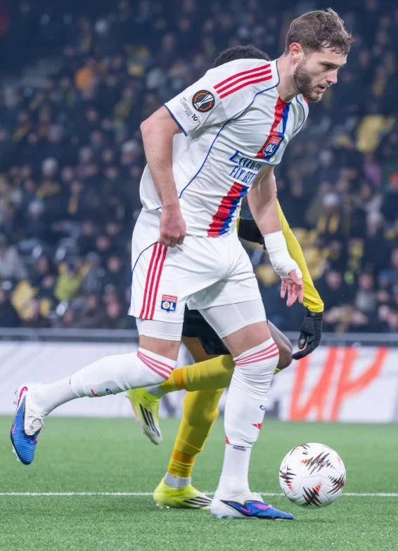 You are currently viewing Lyon Amankan Kemenangan Tipis, Tundukkan Young Boys 1-0