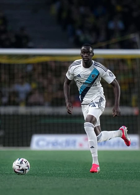 You are currently viewing Paris FC Curi Kemenangan Dramatis 2-1 atas Nantes