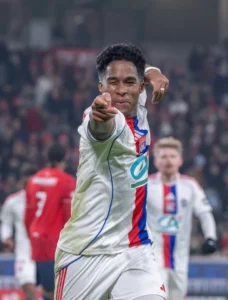 Read more about the article Lyon Kalahkan Lille 2-1 di Laga Penyisihan Grup