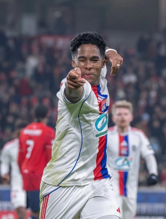 You are currently viewing Lyon Kalahkan Lille 2-1 di Laga Penyisihan Grup