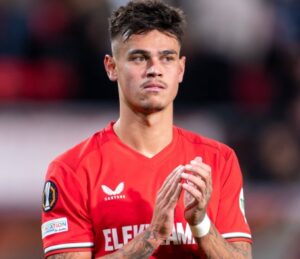 Read more about the article Masa Depan Mees Hilgers Masih Abu-Abu, Namun Banyak Pihak Berharap Ia Tetap Membela Twente