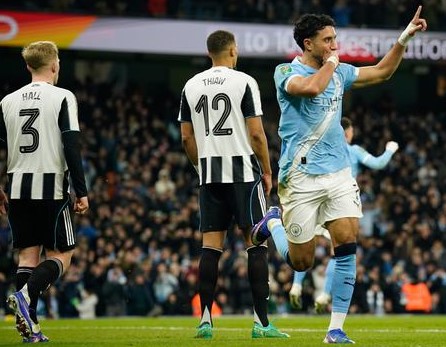 Read more about the article Winger Manchester City Panaskan Duel Final Carabao Cup Kontra Arsenal